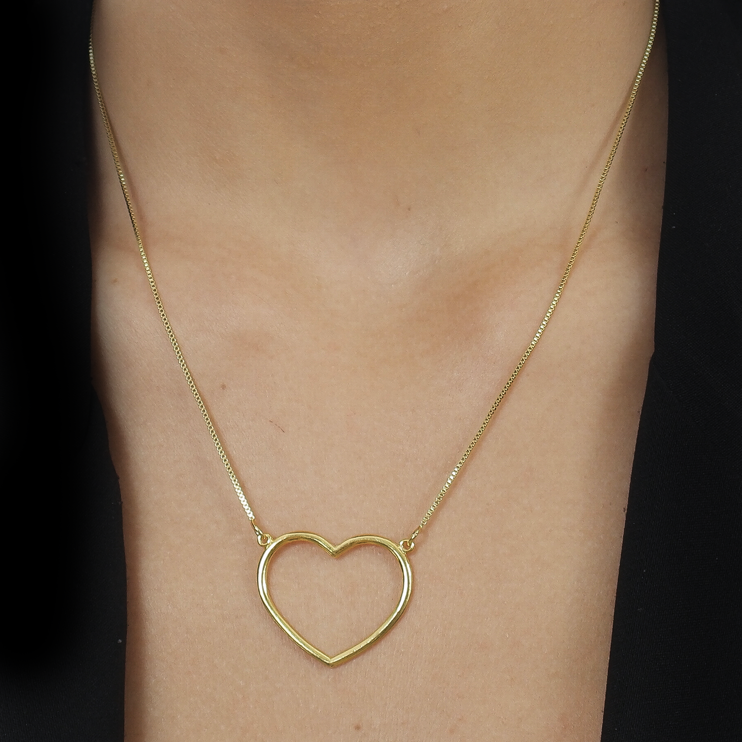 Colar Passion Dourado de Coração Vazado Arco