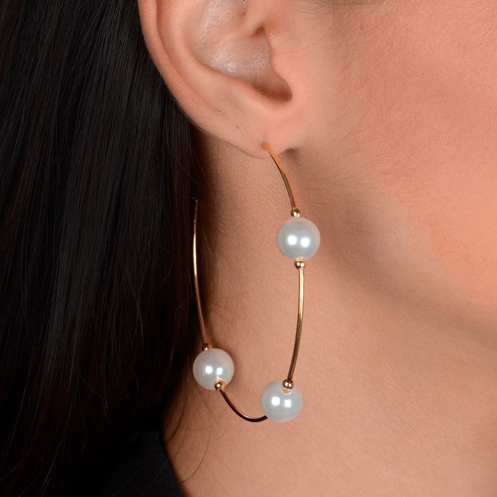 Brinco Greta Dourado de Argola com Pérolas