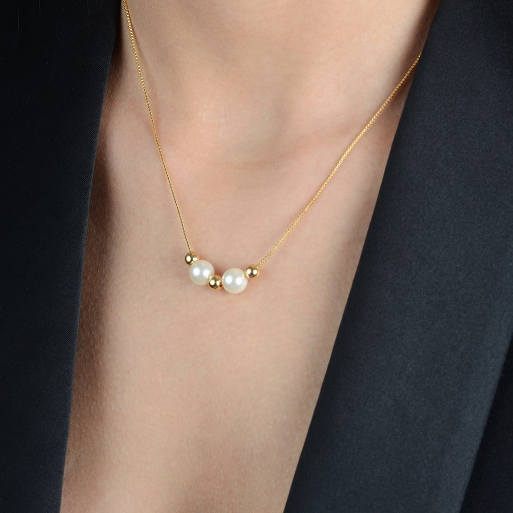 Colar Greta Dourado de Pérolas e Esferas