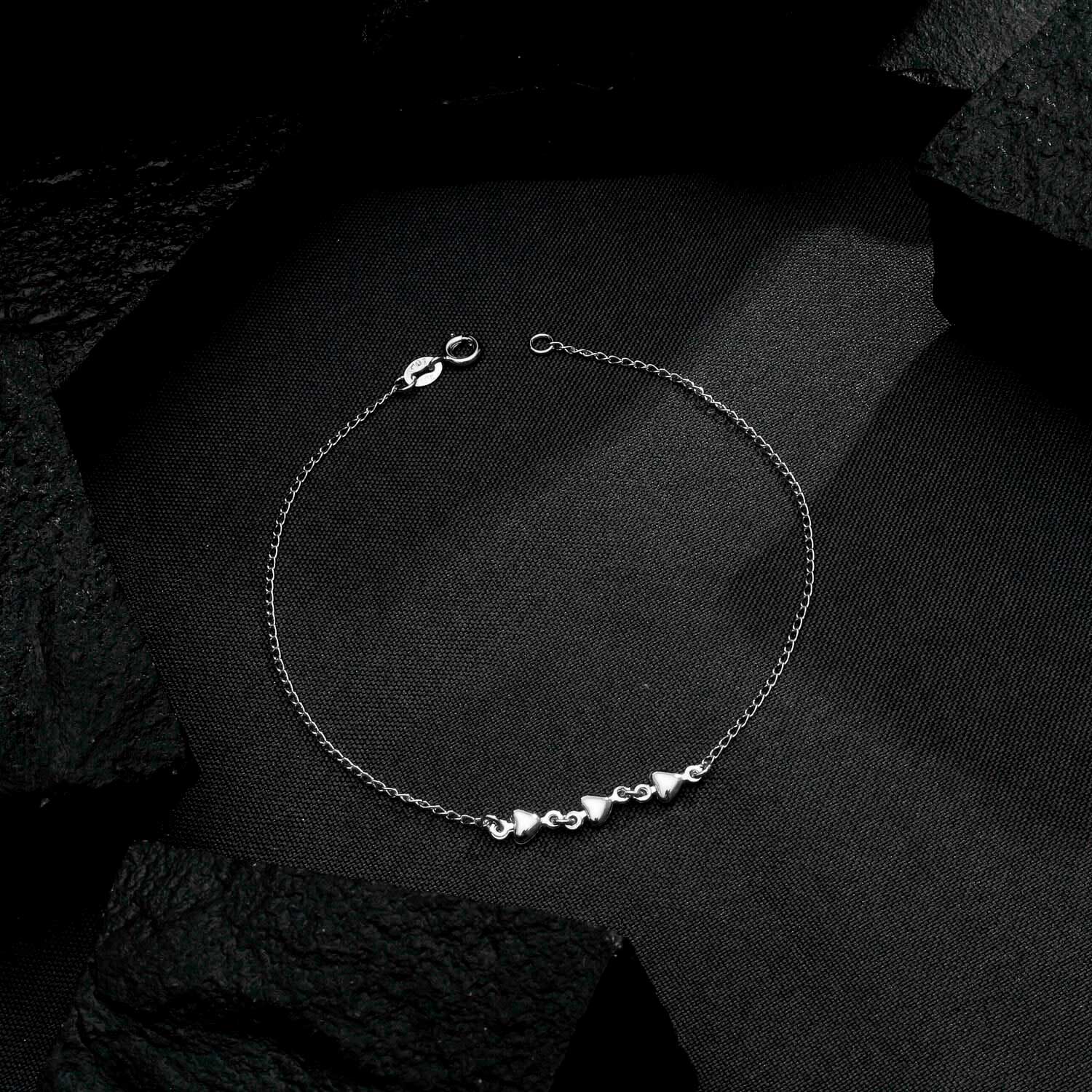 Tornozeleira Prateada 3 Corações Lisa