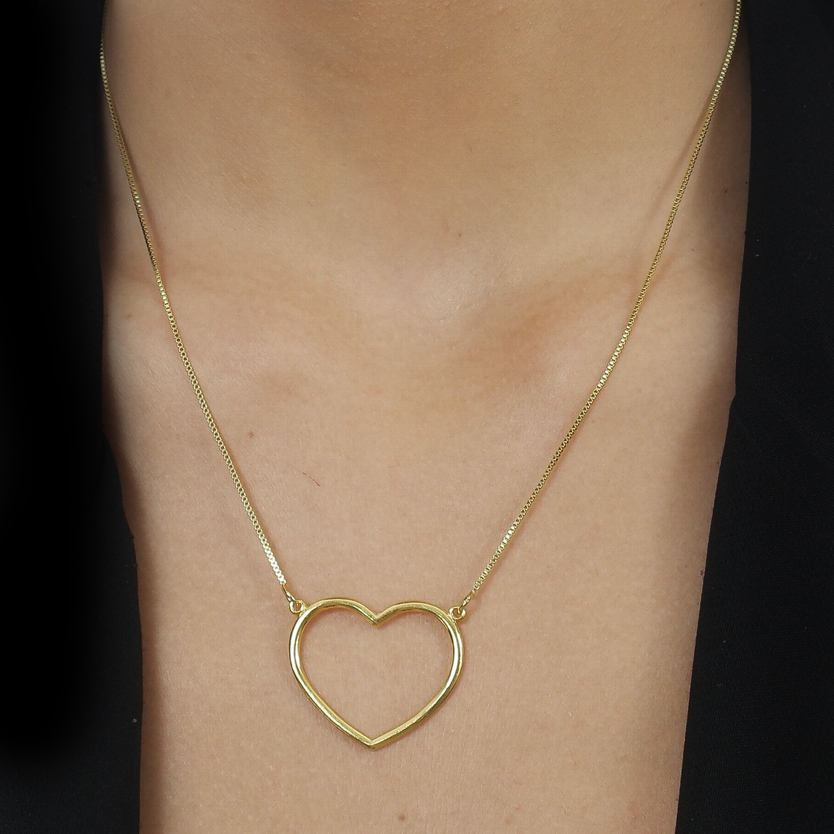 Colar Passion Dourado de Coração Vazado Arco