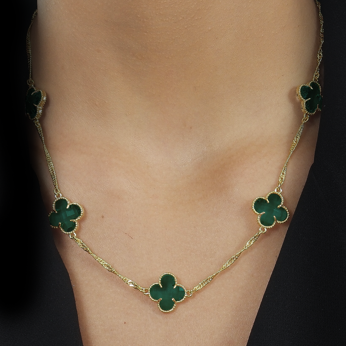 Colar Aurora Dourado 5 Trevos Esmeralda