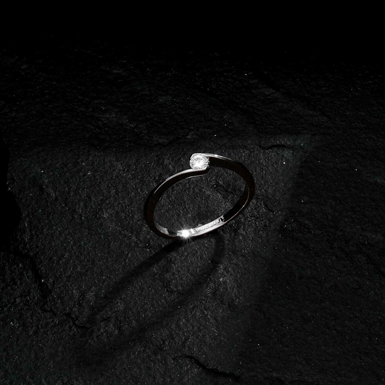 Anel Sirius Prateado Solitário Ponto de Luz