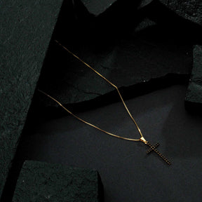 Colar Aurora  Dourado de Cruz Cravejado de Pedra Natural Negra
