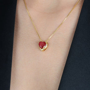 Colar Passion Dourado Zircônia Vermelha Coração Cravejado de Zircônia